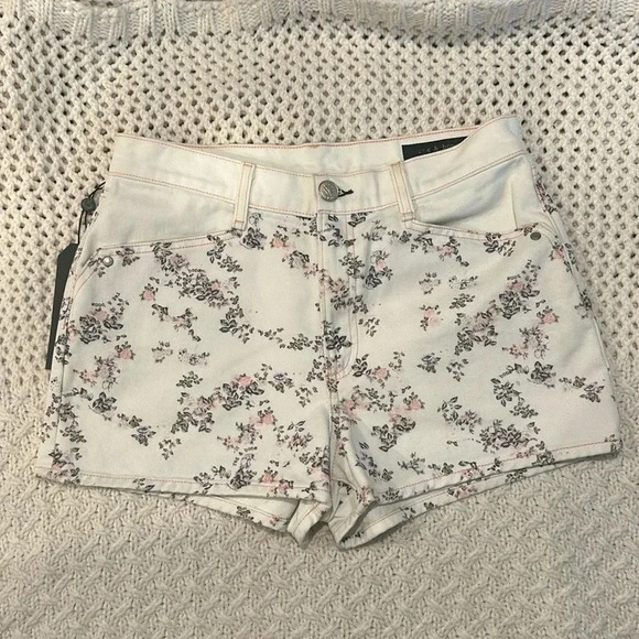 rag & bone Pants - NWT Tag & Bone Ellie short in micro floral New York.